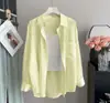Camisa bonita de 12 colores para Primavera/Verano, disponible en stock, con una atmósfera elegante, adecuada para conducir, protección solar, diseño holgado, plisada y ligera [solo camisa]