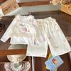 Qt259620 Traje para Niña 2025 Otoño Nuevo Estilo Coreano Bolsillo Correa Dibujo Animado Lindo Conjunto