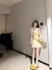 Elegante Vestido de Verão Feminino sem Mangas Estilo Francês com Gola Peter Pan Estilo Chanel e Saia Curta Evasê Emagrecedora com Marcação na Cintura