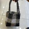 Bolsa Quadrada Tecida com Contas Xadrez Simples em Preto e Branco Bolsa de Ombro Versátil Xadrez em Acrílico