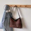 Bolso tote versátil, gran capacidad, bolso de hombro, casual, para el trabajo, estilo nuevo, gamuza, con diseño de letras, para mujer, 2026, para ir al trabajo