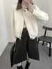 Cardigan de Lã Dupla Face Tricotado Color-Block Retro com Gola Reversível 2026 Outono/Inverno Novo Estilo Elegante Versátil Emagrecedor Casaco Suéter para Mulheres