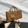 En la nueva bolsa pequeña de alta gama 2024 nueva moda versátil estilo extranjero portátil bolsa cuadrada pequeña bolsa cruzada de mensajero de banda ancha