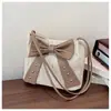 Bolsa de Praia Grande Capacidade Verão Popular Tecida em Palha com Rebites Estilo Coreano Moda Personalidade Ombro Único de Mão