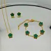 Pulsera de Acero de Titanio Trébol de la Suerte de Cinco Hojas de Tres Piezas Transfronteriza con un Toque de Alta Gama, Joyería Popular de Acero Inoxidable para Mujer del Fabricante