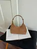 Bolsa pequena da moda e estilosa para mulheres, nova versão coreana design ins bolsa meia-lua, bolsa de ombro e transversal tendência