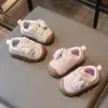 Sapatos para Bebês e Crianças Pequenas 2026 Outono Antiderrapantes Sapatos Infantis para Exterior Sapatos Esportivos Novos Sapatos para Meninas Sapatos Individuais para Bebês