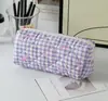 Estuche para lápices con lazo para estudiantes, pequeño y fresco, bolsa de cosméticos de gran capacidad, portátil y suave.