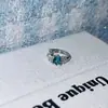 Pingente Broche Cruz Íris Verde Stud para Osso da Orelha Aço Titânio Médico Estrela Brincos Delicados para Mulheres Estilo Fresco e Elegante