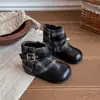 Botas para Niñas 2026 Otoño/Invierno Nuevo Estilo Más Terciopelo Botas Martin Botines Cortos Cuadros Versátiles Botas de Moda Elegantes Botas de Cuero Modernas