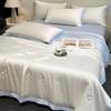 Juego de colcha de seda helada de verano fresco de cuatro piezas Juego de colcha sedosa para dormir sin ropa de cama Colcha fina de verano para aire acondicionado Lavable a máquina Colcha de verano