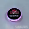 Insignia parpadeante de forma especial personalizada de gran venta transfronteriza, broche promocional de marca PS con luz LED, insignia PS con luz LED