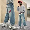 Z1168-niños Yang tempranos primavera 2024 nuevo bolsillo trasero bordado jeans de moda niños medianos y grandes pantalones largos moda