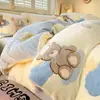Juego de Cama de Terciopelo de Leche para Dibujos Animados de Cuatro Piezas Invierno Engrosado Coral Terciopelo Cálido Sábanas y Sábanas Ajustadas Juego de Ropa de Cama de Tres Piezas