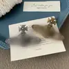 Broche de Lujo Ligero con Grabado de Saturno, Pin de Moda con Diseño de Cruz, Accesorio para Traje con Elemento de Planeta
