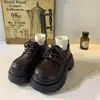 Zapatos de cuero pequeños de suela gruesa para aumentar la altura de personas bajas para mujer 2026 Primavera/Otoño Nuevo Estilo Británico Dulce Fresco Estilo Retro Zapatos de cordones de un solo color