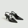 Sandalias de Tira Cruzada Europeas y Americanas para Mujer 2026 Verano Estilo Caliente de Una Tira Negra Estilo Celebridad de Internet Francesas Puntiagudas sin Talón Zapatos de Una Sola Tira para Mujer