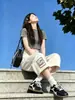ChaoLi tem em estoque jeans cropped branco bordado com coração, calças versáteis de comprimento médio de cintura alta, novidade do verão de 2026