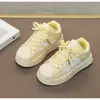 Zapatillas Deportivas de Tabla para Niños 2026 Otoño/Invierno Nueva Moda Niños Medianos y Grandes Suela Suave Versátiles Cómodas para Uso en Exteriores Duraderas Zapatos Casuales