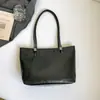 Bolso de mano vintage de gran capacidad europeo y americano 2026 verano bolso tote sencillo para el trabajo de mujer, adecuado para el trabajo y el uso diario