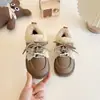 Zapatos de Algodón para Niñas 2024 Invierno Nuevos Zapatos para Niños Forrados de Felpa y Engrosados Princesa Niña Pequeña Cálidos Zapatos Peludos para Bebé