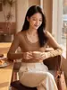 Elegante suéter de punto casual con cuello en U para mujer, nuevo estilo otoño 2026, de manga larga, corte ajustado, versátil suéter interior con escote bajo