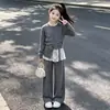 Conjunto de Roupa Outono para Meninas Estilo Coreano 2026 Novo Elegante Tamanho Médio a Grande Crianças Cardigã Suéter Calça Bloomers Conjunto de Duas Peças