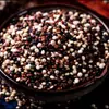 Nueva quinoa en tres colores: rojo, blanco y negro. Venta al por mayor de quinua nueva de agricultores. Producto de reemplazo de comida integral
