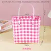 Cesta de Plástico Colorida Trançada Lembrancinha de Aniversário Infantil Estilo Fresco Bolsa Casual de Férias Feminina Bolsa Carteiro Xadrez Cesta de Legumes