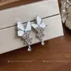 Pendientes Colgantes de Mariposa con Pintura en Spray y Pedrería Transfronterizos Europeos y Americanos, Pendientes de Lujo Ligero de Nicho de Gama Alta, Pendientes Versátiles para el Uso Diario para Mujeres