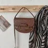 Bolsa de selim retrô única para mulheres, nova bolsa de mão da moda estilo coreano, bolsa de ombro e transversal versátil para o dia a dia para mulheres