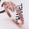 Pulsera de Serpiente Baojia para Mujer Cabeza de Serpiente Chapada en Oro Rosa de 18K Anillo de Tres Diamantes Pestañas Brillantes Hueso de Serpiente Hermoso Lujo Ligero Nicho