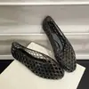Zapatos de malla cerrados para mujer transfronterizos, sandalias planas de gelatina de cristal, zapatos casuales slip-on cómodos huecos, antideslizantes y versátiles