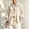 Camisa Veludo Retro Europeia e Americana Feminina 2026 Nova Solta Lapela Botão de Metal Estilo Preguiçoso Manga Longa Top Peça de Exterior Não