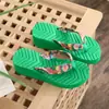 Novas Sandálias de Dedo Femininas de Verão com Plataforma Grossa, Moda Étnica Bohemian em Tecido de Cetim, Roupas de Exterior, Sandálias de Praia Transfronteiriças
