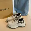 Tênis Chunky Dad Shoes Feminino Outono 2026 Novo Malha Respirável Para Pessoas Baixas Versátil Aumenta Altura Sola Grossa Casual Esportivo