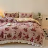 Juego de cuatro piezas de sábanas de leche de terciopelo tallado tridimensional simple y fresco, con borde completamente mate, clase A, juego de cama de tres piezas con sábana bajera y falda de cama 1