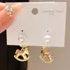 Pendientes de Perla Sintética Estilo Minimalista Aguja de Plata Pendientes de Caballo Moda Retro Personalidad Pendientes Creativos Pendientes de Nicho de Alta Gama para Mujer