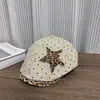 Chapéu de Aba Reta Estilo Milênio Japonês Estampa de Leopardo Nicho Feminino Outono Retrô Americano Hot Girl Patches de Estrela Emagrecimento Facial Chapéu de Bico de Pato