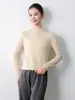 Roupa de alta qualidade pronta para usar com design simples e durável, apresentando gola semi-alta e mangas compridas, top feminino versátil para primavera e outono com uma vibe casual e elegante