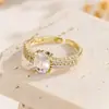 Anillo Ovalado de Circonita con Microincrustaciones de Diamante para Mujer, Moderno y Versátil, Joyería de Alta Gama, Regalo para Niñas, Accesorio para el Viaje Diario
