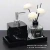 Kit de artículos de tocador de baño europeo para hotel Baño de habitación modelo Adornos de baño Botella de desinfectante de manos Botella de loción Juego de bandeja