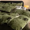 Juego de Cuatro Piezas Estilo Merade de Imitación de Piel de Conejo de Lujo Ligero Clase A Sábana Bajera Gruesa de Coral Fleece Retro Funda de Edredón