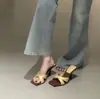 Primeiro Encontro com os Versáteis Sapatos de Salto Alto Retrô Amarelos da Estação para Mulheres, com Saltos Finos e Biqueiras Quadradas, Sandálias e Chinelos Deslumbrantemente Elegantes
