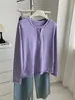 Camiseta feminina minimalista, estilo old-money, com bainha enrolada, gola redonda, falsa peça dupla, oferecendo um caimento relaxado, perfeita para outono e inverno, emagrecedora, versátil e de manga longa