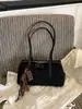 Bolsa de Bowling Fosca de Grande Capacidade Feminina 2026 Nova Moda Retro Bolsa de Ombro Único Versátil Bolsa Tote para Trabalho e Deslocamento