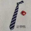 Gravata JK Listrada Vermelha e Dourada Estilo Japonês para Homens e Mulheres, Camisa Estilo Academia com Gravata Borboleta Pequena para Estudantes, Não Precisa Amarrar