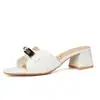 Versão em Couro Macio~Sandálias Rasteirinhas com Fivela Dourada Pequena Moda Feminina Novo Estilo Solado Macio Sandálias Exquisitas Estilo Francês
