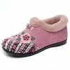 E-commerce Transfronteiriço Tamanho Plus 2026 Inverno Mocassins Bordados Moda Retro Feminina Salto Baixo Plano Slip-on Sapatos Femininos