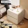 Mesita de Noche para Dormitorio del Hogar 2025 Popular Gabinete de Almacenamiento de Madera Maciza para Mesita de Noche Diseño de Nicho Gabinete de Almacenamiento Simple para Mesita de Noche